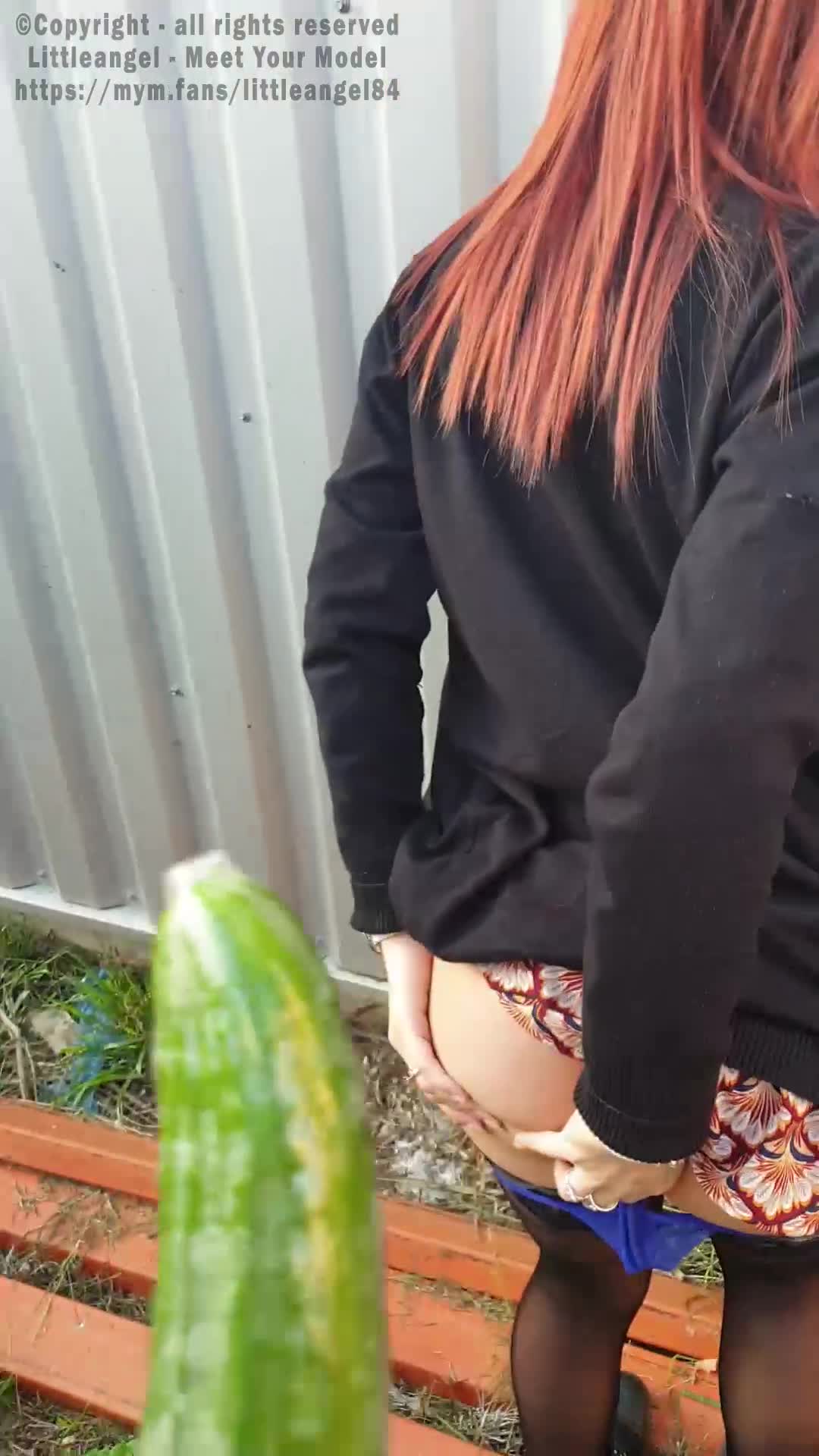 LittleAngel se acuesta por el culo con un desconocido después de hacer la compra