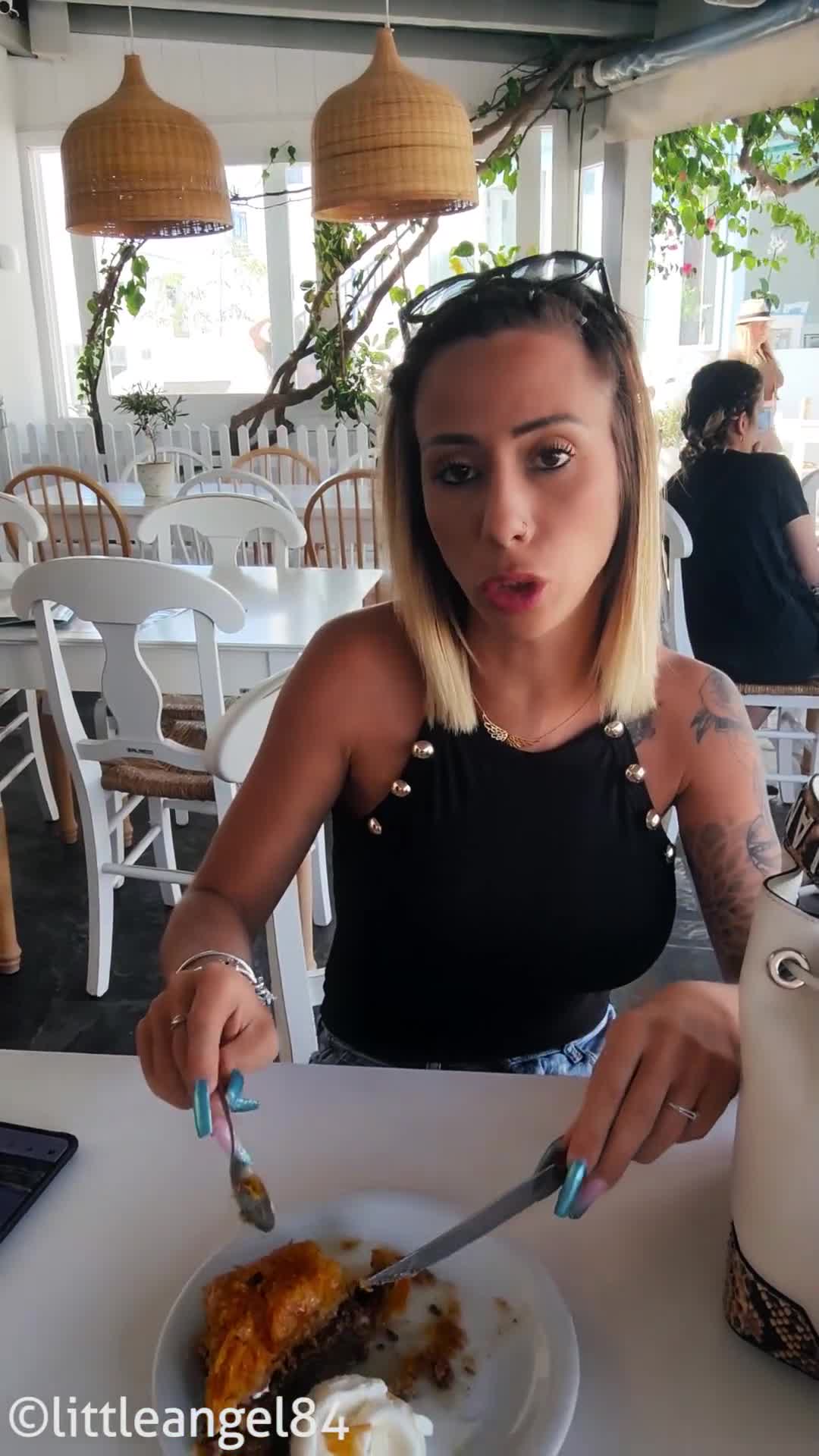 LittleAngel84 practica sexo anal en Mykonos